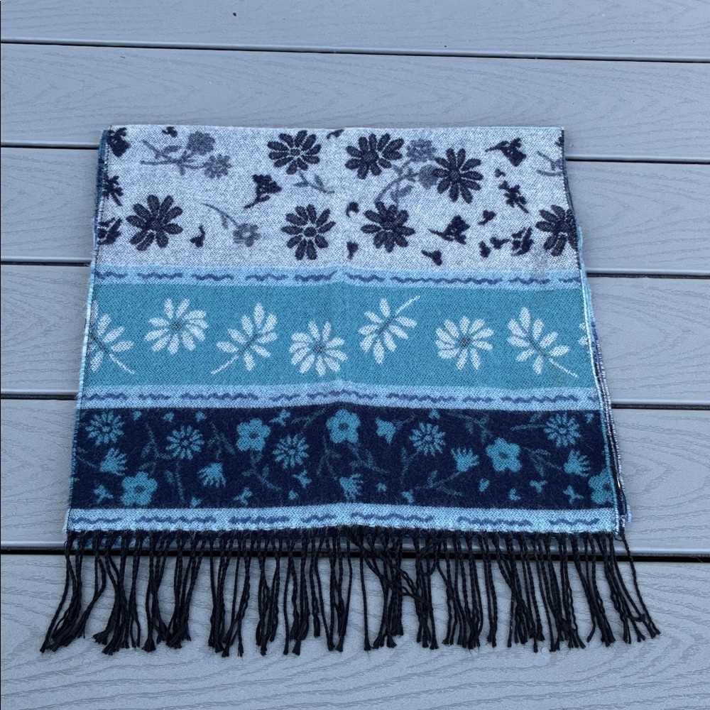 dennis basso Large Scarf with Fringe Flower Patern Blue/White/Black